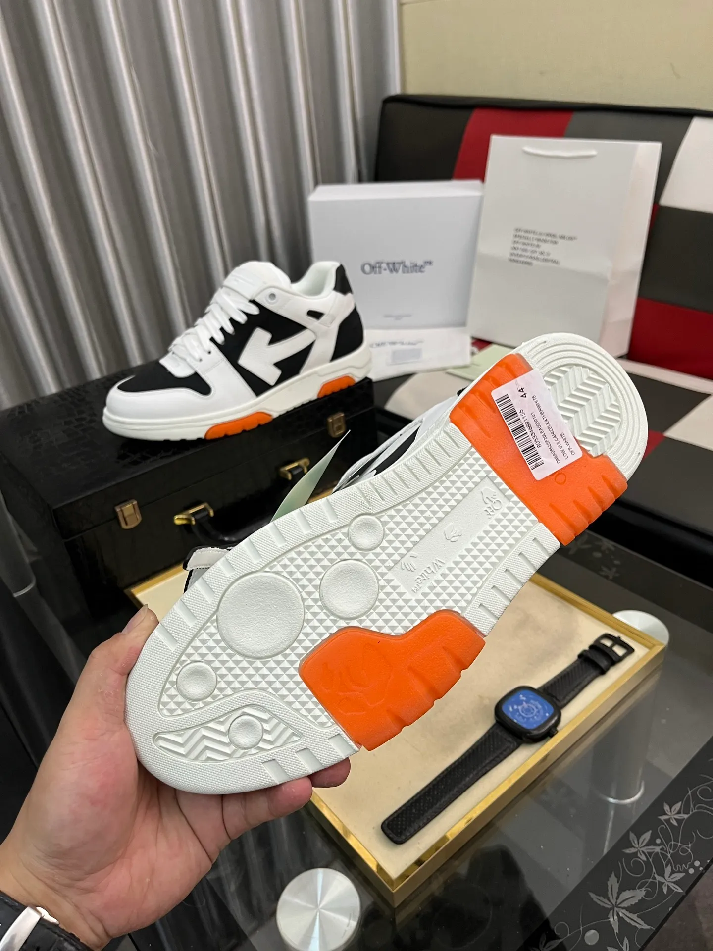 Men's shoes 💰600⌚️⌚️ OFF-White C/O VirGil Abloh fashionable and versatile casual shoes. Exclusive first release of the new model. Made of environmentally friendly cowhide leather and mesh fabric upper material. The insole is embedded with foam cushioning EVA material. The correct midsole is equipped with EVA lightweight cushioning. External tooth nail rubber outsole. The correct accessories can be customized simultaneously. Women's model: 35-40 Men's model: 39-45